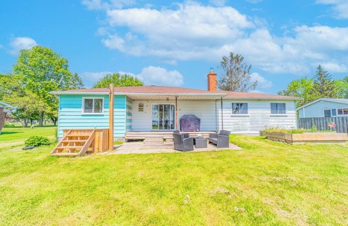 Carrying Place Cottage | Weller's Bay Waterfront Cottage