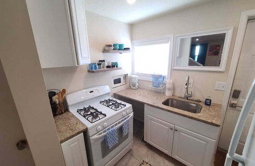 Downtown Baltimore House | What did the 'Lemmon' say to the Lime? "Sour you doing?"