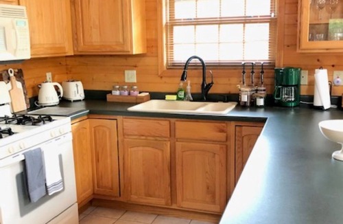 Friendship Cabin | Where Lazy Days Are the Best Days -near Golf Courses, Trails, and Lakes-5 beds