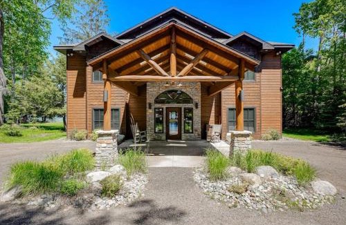 Eagle River House | Whispering Pines Lodge: 11 Bedroom