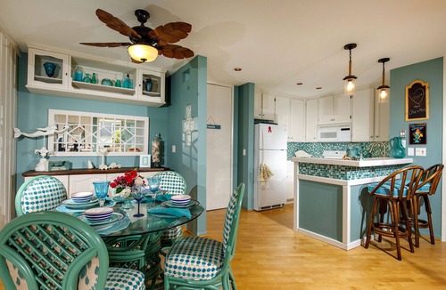 Townsite Condo | *White Water Views* On Beach In Dreamy Designer Unit