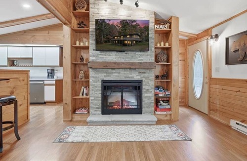 St Germain House | Whitetail Crossing - 3 Bedroom Lake-accessible cabin