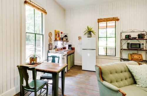 McComb House | Wild Fern Cottage with River Access
