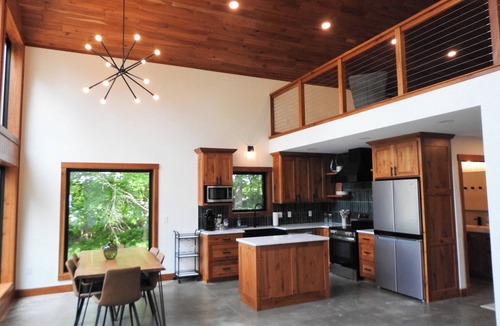 Muscoda Cabin | Wild Hills Winery Vineyard Stay – Private & Scenic