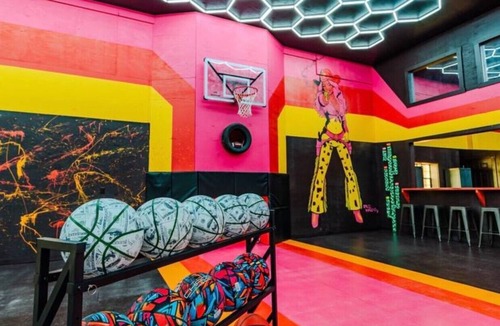 Columbia House | Wild Warehouse in the Cornfields w/a Party Pool!