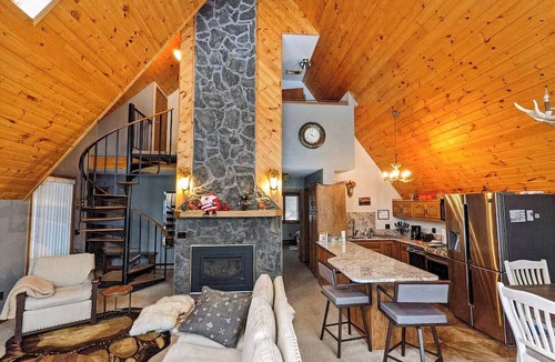 Tofte Cabin | Wildlife Chalet - Lake View A-Frame | Barrel Sauna, Firepit, BBQ, near Lutsen