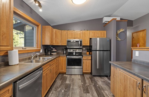 Colonial Pine Hills House | Wildlife Estates. Spacious 4-BR, Dog Friendly, Bonus-Game Rm, HotTub, Garage