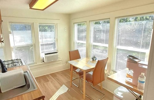 Ames Apartment | Windrose: Tranquil Pets-OK Soak Tub Suite Near ISU