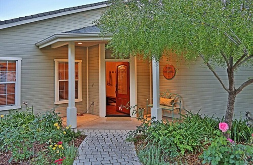 Los Olivos House | Wine Barrel Cottage - Graceful Charm and Fun in Los Olivos
