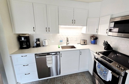 Prince Edward Apartment | Wine Country Getaway with Sandbanks Pass