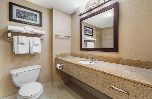 North East Hotel | Wingate by Wyndham North East