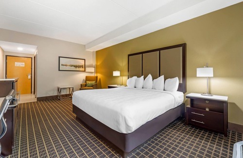 North East Hotel | Wingate by Wyndham North East
