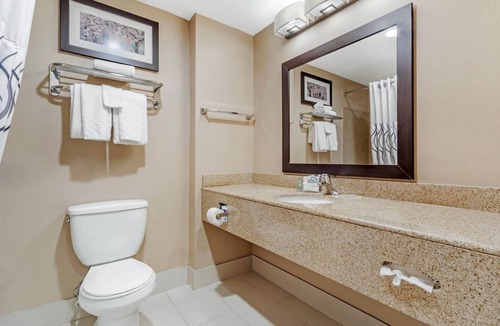 North East Hotel | Wingate by Wyndham North East