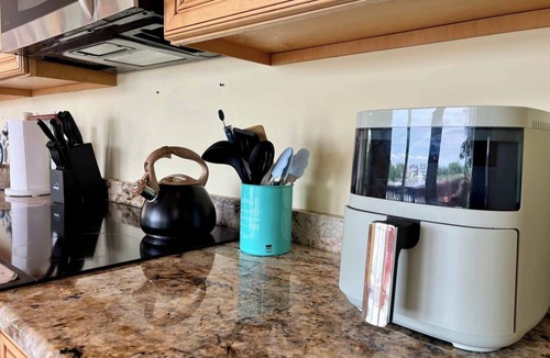 Arundel on the Bay House | Winter Retreat Near Naval Academy+ Hot Tub!