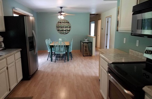 Adams County House | Wisconsin Dells Family Getaway - 'Sunflower' at Spring Lake/'100 Acre Woods'