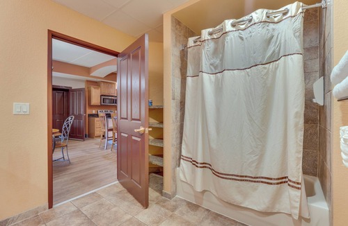 Wisconsin Dells Apartment | Wisconsin Dells Resort Condo w/2 Fireplaces