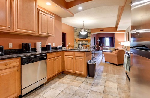 Wisconsin Dells Apartment | Wisconsin Dells Resort Condo w/2 Fireplaces