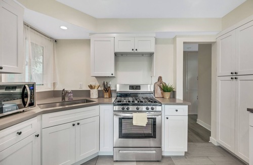 Rossmoor House | Wonderful Naples Beauty cottage 2 mins 2 the sand
