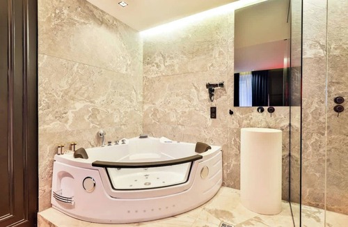 Les Halles Apartment | Wonderful Suite With AC Le Marais Beaubourg