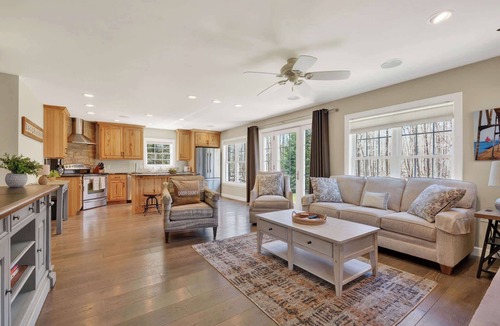 Sturgeon Bay House | Wooded Egg Harbor Escape- Pinball, Bunks, Privacy