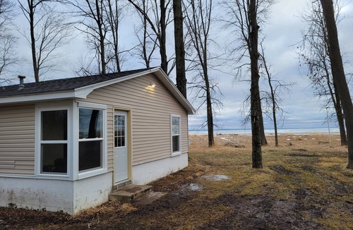 Peshtigo Cabin | Woodland cabin on the Bay