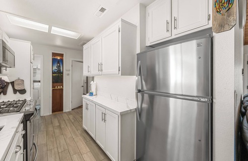 Woodlands Cabin | Woodland Escape - Quiet Area, Walk to Hiking & Park