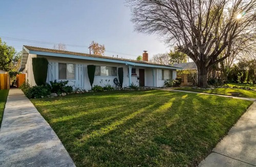 West Hills Apartment | Woodland Hill/Warner Ctr. Retreat I Quiet area with no apartments close by.
