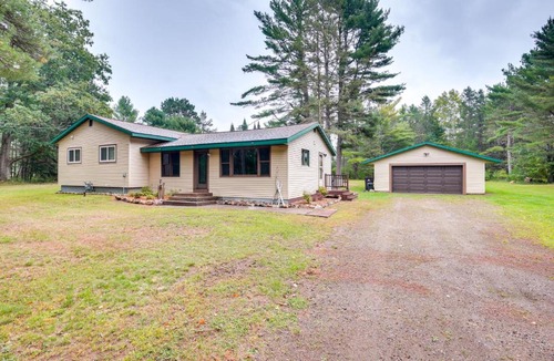 Woodruff House | Woodruff Home w/Lake Access & Pier, Near Town!