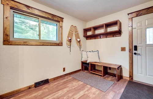 Woodruff House | Woodruff Home w/Lake Access & Pier, Near Town!