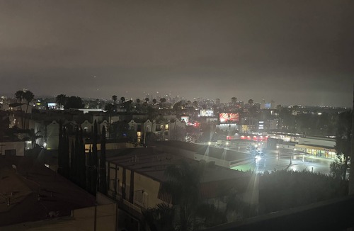 Hollywood Condo | Work-Paly-Sleep Modern Hollywood PH,