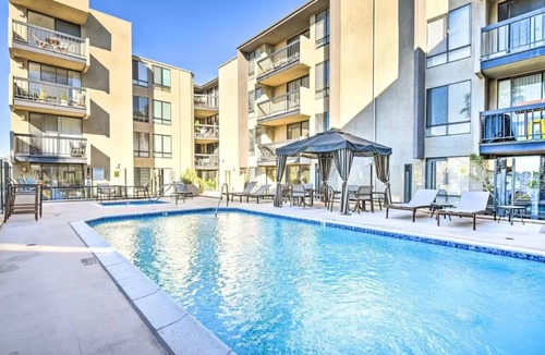 Hollywood Condo | Work-Paly-Sleep Modern Hollywood PH,