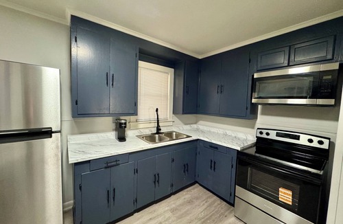 New Iberia House | Worker's or family bungalow/all new furniture and appliances/quiet area