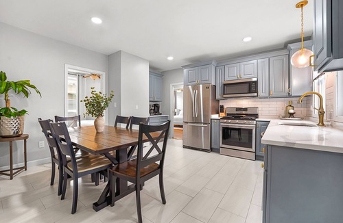 Dorchester Apartment | World Cup 4BR Near Downtown Boston Parking & 1-Min Walk to Train