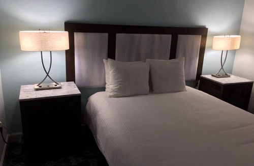 The Point Resort | Wyndham Inn on Long Wharf ~ Downtown Newport Harborfront, One Bedroom with Views