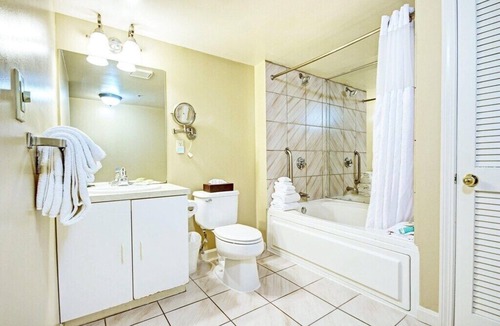 Newport Condo | Wyndham Newport Onshore- Two Bedroom in the center of the harbor