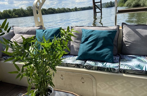 Guernes Boat Rental | Yacht avec Jacuzzi pour amoureux: L'Odysea