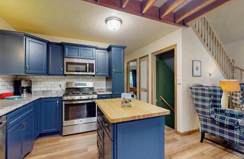 Hazelhurst House | Year-round Northwoods retreat on quiet lake near Minocqua