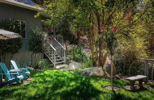 Three Rivers Cottage | Your cozy nest while hiking in Sequoia Park with bonus nearby river beach pass!