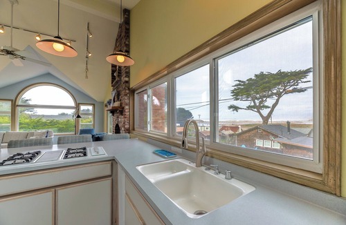 Salmon Creek House | Your Fun-in-the-Sun Bodega Bay Playground~Walk2Beach/WiFi/Sauna~Ocean Oasis
