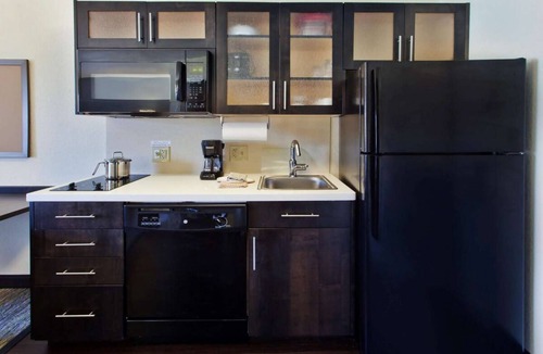 West Des Moines Hotel | Your Home Away from Home in West Des Moines! Pet-friendly, Full Kitchen!