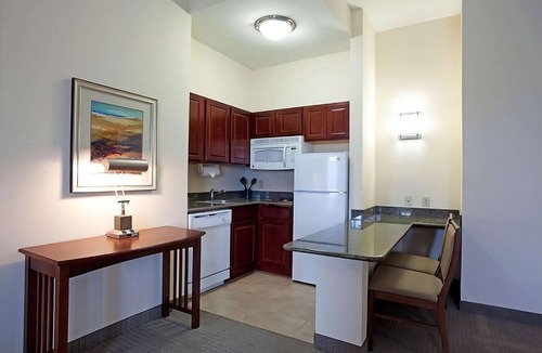 Highlands - Perkins Resort | Your Home in Baton Rouge! Comes with Free Breakfast & Parking! W/Pool Onsite!