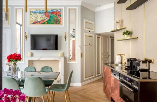 Quartier du Mail Apartment | YOUR PERFECT PARISIAN ESCAPE NEAR THE LOUVRE & LE MARAIS WITH AC
