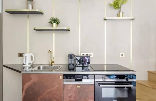 Quartier du Mail Apartment | YOUR PERFECT PARISIAN ESCAPE NEAR THE LOUVRE & LE MARAIS WITH AC