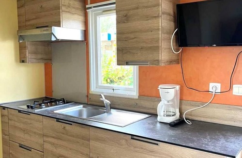 Angicourt House | ZEcamping 2 étoiles pet friendly locatif TV clim 30m2 5 pers