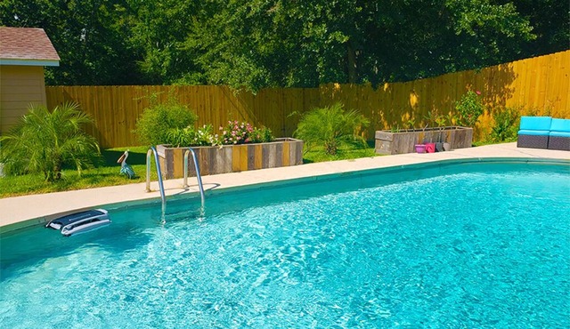 1-bedroom with WiFi, AC in lovely Long Beach, Ms with inground saltwater pool