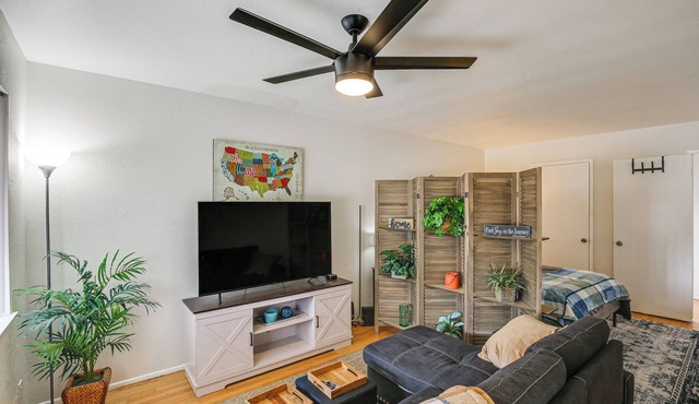 1 Mi to Ocean! Executive-Style Oasis in Long Beach