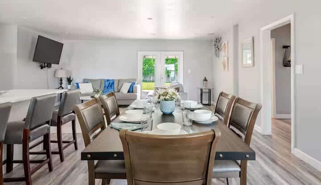 107 Modern Family Comfortable LA home!
