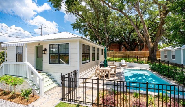 108 the Church St Collection with Pool