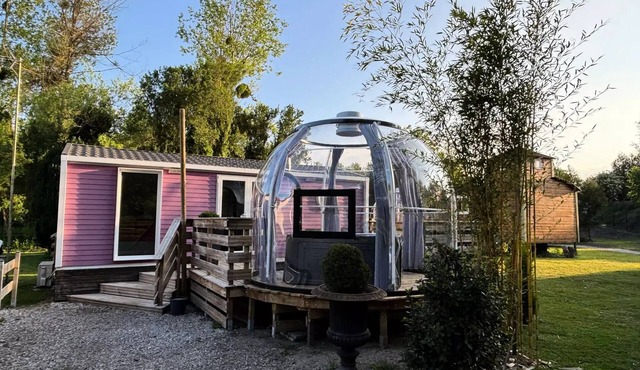 13-La Folle Entreprise 32 m² (2 bedrooms - 2–6 people) + Jacuzzi + Made-up beds + Towels + Beverage kit + TV 2–6 people - 2 people