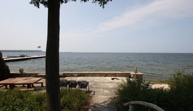 165 feet of Shore Front, Sunset Views! Sleeps 20.